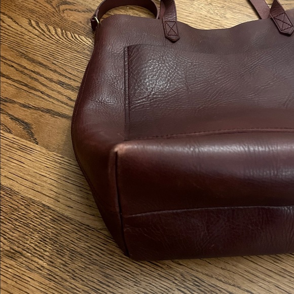 Madewell Medium transporter Tote in Burgundy - Picture 3 of 14
